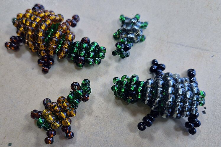 Aus Perlen gebastelte Mini-Schildkröten