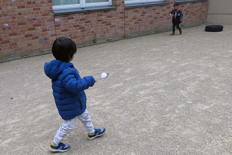 Kinder beim Eierlauf
