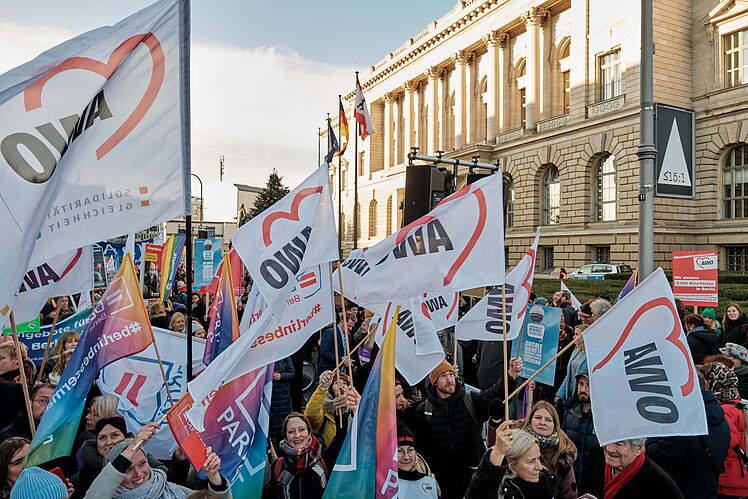 Symbolbild Demonstration gegen Kürzungen im sozialen Bereich