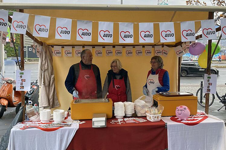 Frontalansicht AWO-Suppenstand