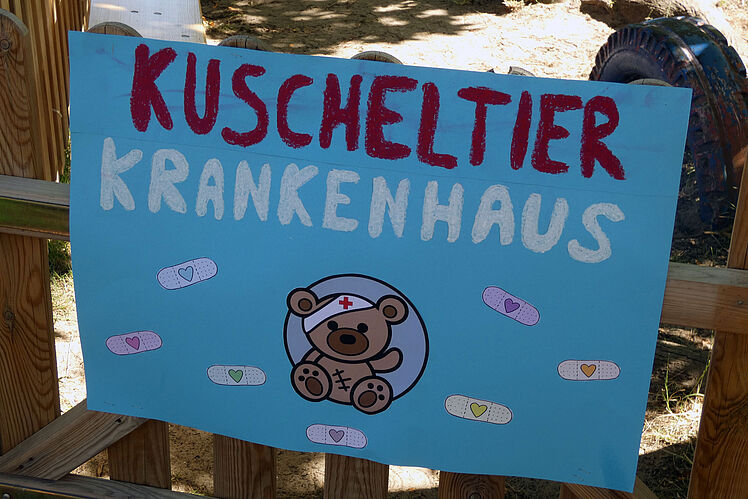 Plakat "Kuscheltier-Krankenhaus"