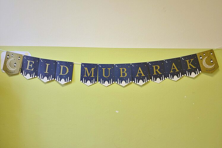 Festliches Banner mit dem Schriftzug "Eid Mubarak"